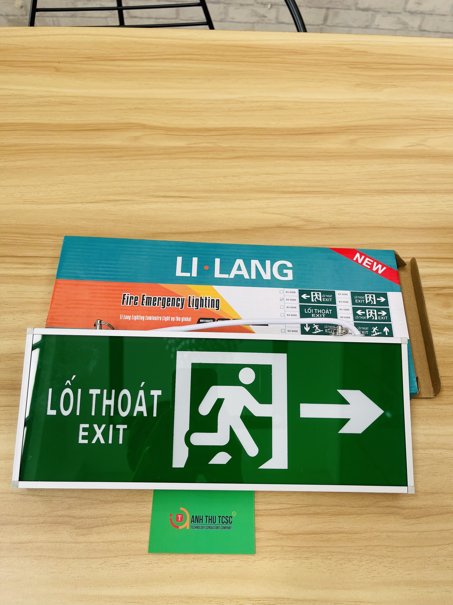 Đèn exit Lilang có chỉ hướng 2 mặt