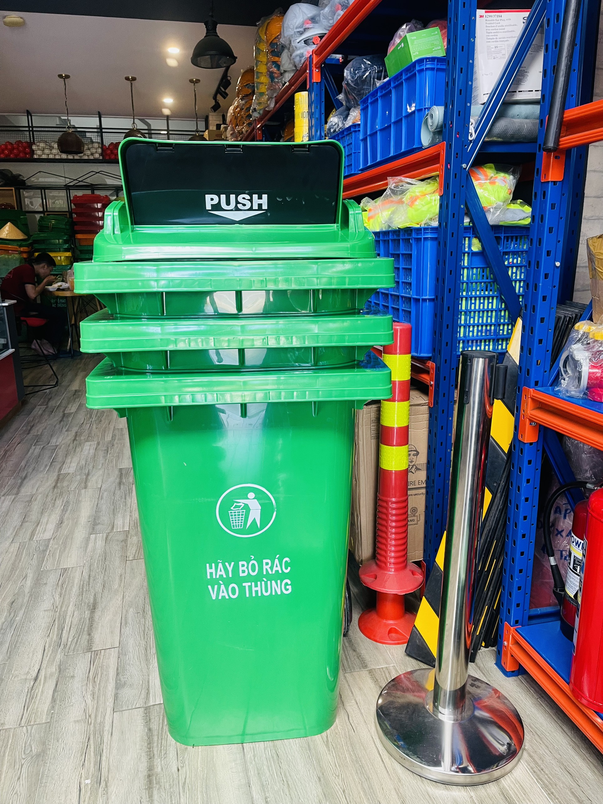 Thùng rác lật Push 120 lít 2 bánh xe