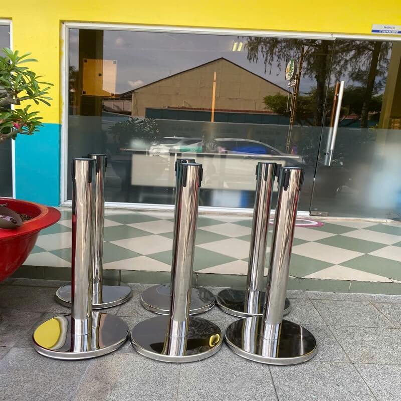 Trụ phân làn lối đi inox 5m