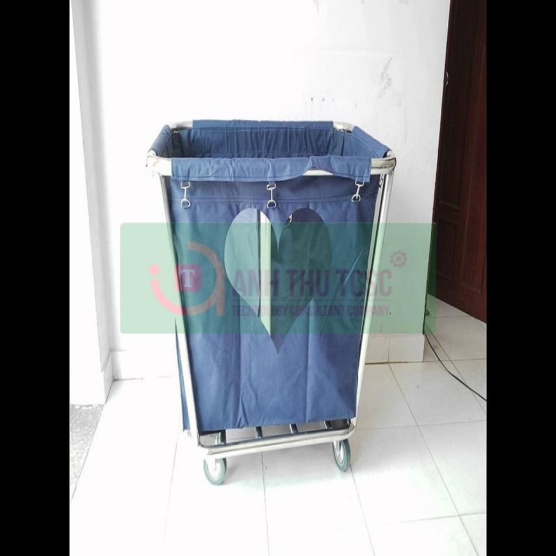 Xe thu dọn đồ dơ cho khách sạn
